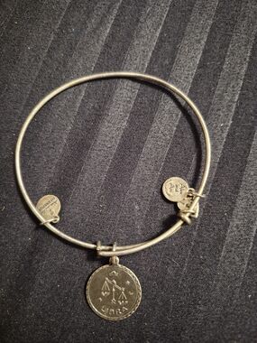 Source Unknown Silver Libra Charm Bangle Bracelet